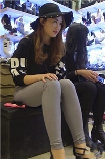 【街拍之魂最新作品】长篇大作：美女试鞋[MP4/5GB]