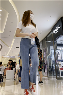 清纯喇叭裤紧牛小姐姐KL091[1.85G]