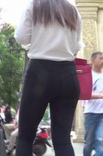 商场跟拍高腰紧身黑裤大PG美女[134M/MTS]