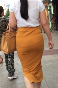 长裙下的圆润翘臀[164M/MOV]