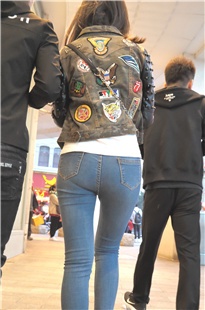 紧身蓝牛包屯大美女JS194[2.29G]