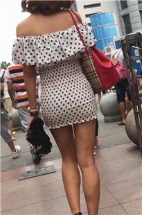 个子高挑的斑点裙美眉[347M/MOV]