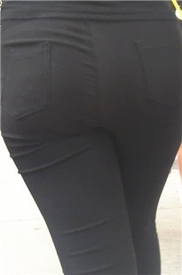 两个又黑又翘的紧身裤丰满MM [191M/MP4]