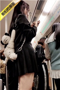 4K-地铁上的黑色短裙美女[957M/MP4]