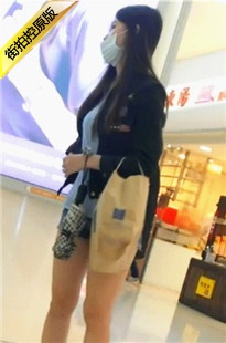 这妹子太敢穿了，齐B热裤微笑线显路[582M/MP4]