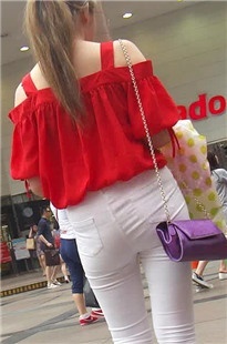 白色紧身裤翘臀美眉内内勒得太紧啦[217M/MP4]