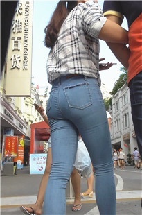 街拍蓝牛紧PP小女人[230M/MTS]