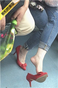 【醉爱作品】地铁红高MM在挑鞋[120M/MOV]