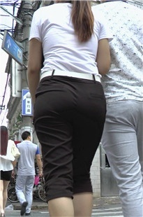 黑色七分裤MM和男朋友逛街[739M/M2TS]