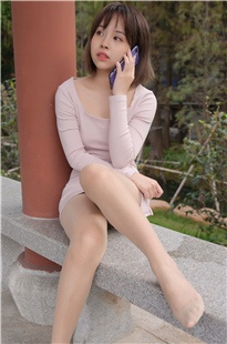 庭中的美女FF020