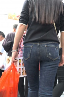 高跟牛仔裤熟女大肉屯会抖动