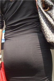 丰满黑色包臀翘臀美眉[95M/MP4]