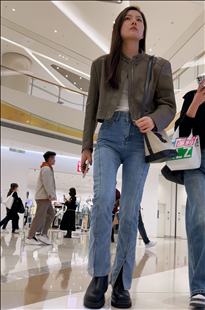 气质高挑的牛仔裤小姐姐KL196[1.54G]