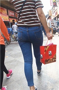 兰牛大臀美眉，走路夹紧臀部扭动幅度大[189M/MP4]