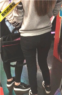 玩游戏的紧身黑牛妹子饱满翘臀[563M/MOV]