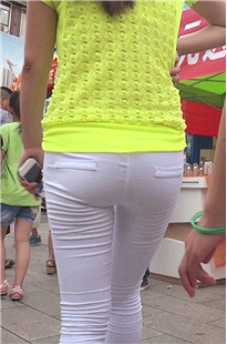 穿拖鞋的白裤紧臀妹子[272M/MTS]