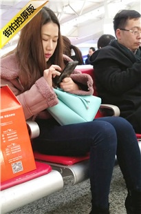 4K-蓝色紧身牛仔裤长发美女[617M/MP4]