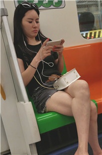 黑色T恤街拍热裤[701M]