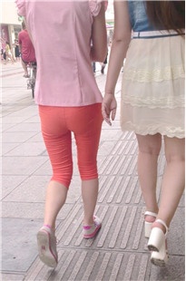 性感的红色布裤美眉[296M/MP4]