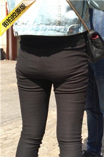 街拍黑色紧身裤美眉极品饱满圆臀[288M/MOV]