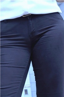 黑裤紧身七分裤MM前三角区一览无遗[560M/M2TS]