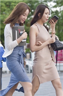 两位包屯裙美女3A3220[180M]