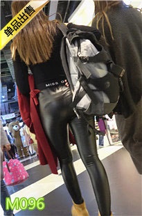 4K-街拍两个紧身皮裤圆润翘臀美眉M096[830M]