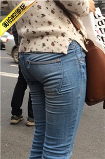 等公交的蓝牛紧裤漂亮美少女[480M/MOV]