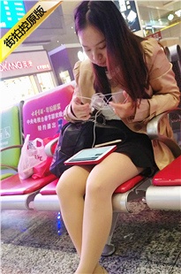 4K-车站等车的肉丝极品MT妹子[990M/MP4]