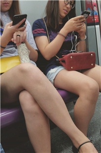 条纹上衣短裙[1.43G]