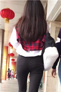 黑色铅笔裤少女，绷得有点紧[285M/MOV]