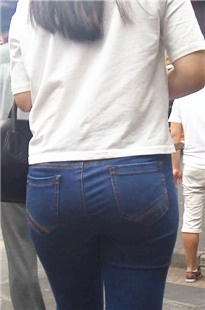 丰满大PG紧身牛仔裤美眉包不住呀[308M/MP4]