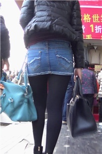 冬天里的高跟黑丝牛仔短裙美MM[249M/MTS]