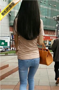 长发牛仔裤妹子走起路来摇曳生姿[96M/MKV]