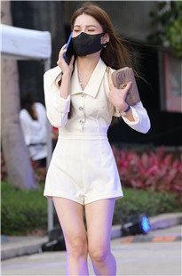 白皙美腿女生3A7147[3.04G]