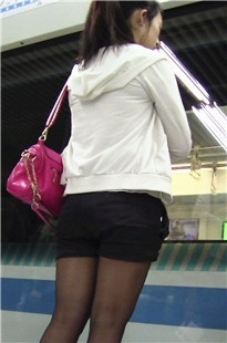 等地铁的黑丝热裤MM[881M/MTS]