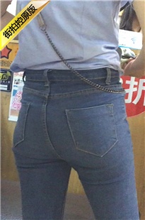 服装店蓝色紧绷牛仔裤极品翘臀美眉[377M/MOV]
