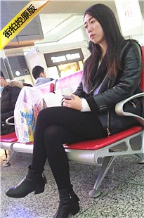 4K-沉丝的黑色皮衣黑丝美眉[899M/MP4]