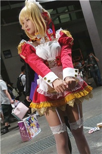 白网黑网coser美女[598M]