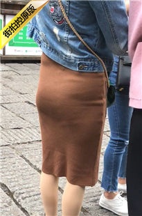 长裙包臀翘臀美眉PP好翘[188M/MOV]