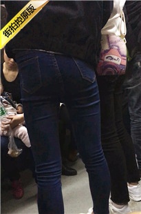 黑色紧身牛仔裤性感圆润翘臀美眉[241M/MOV]