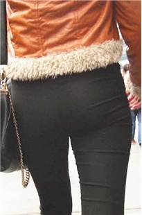 丰满黑色紧身裤圆润翘臀MM[297M/MP4]