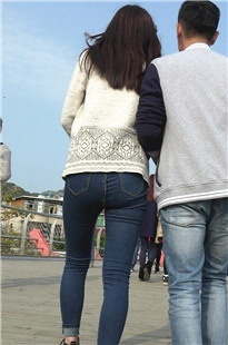 紧身牛仔裤小妹开发少[311M/MP4]