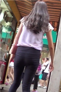 婀娜紧身黑裤美眉[151M/MTS]