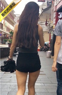 黑色牛仔热裤极品饱满圆润翘臀美眉[300M/MOV]