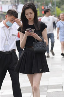 纤细美腿的邻居媳fu3A6118[1.04G]