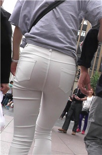 【七天原创作品】紧身白裤MM[1.55G/MP4]