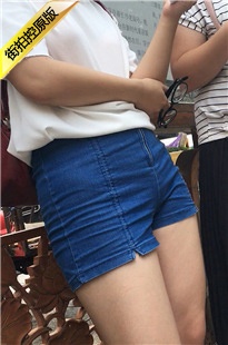 街拍蓝色牛仔热裤饱满圆润大PG美眉[166M/MOV]