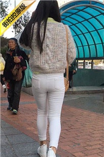 走出校园的紧身白裤美眉子[512M/MOV]