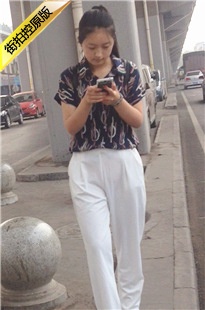 街拍细高跟白色微透休闲裤小美女[704M/MOV]